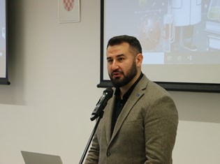 IMG_3911.JPG